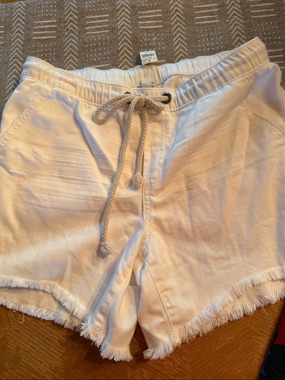 Aerie Women’s White Drawstring  Frayed-Hem Shorts Size M